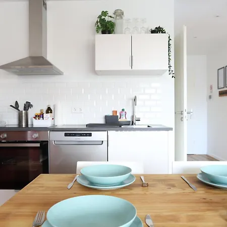 Apartment London Erfstadt: Family & Business Haven Near Cologne